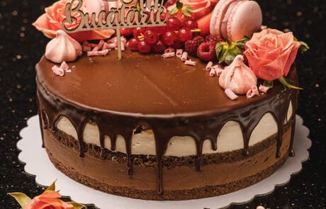 Tort aniversar personalizat realizat în AviGarden