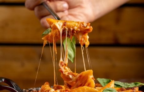 Paste cremoase servite la Uzina de Pizza Constanța – ingrediente proaspete și plating impecabil